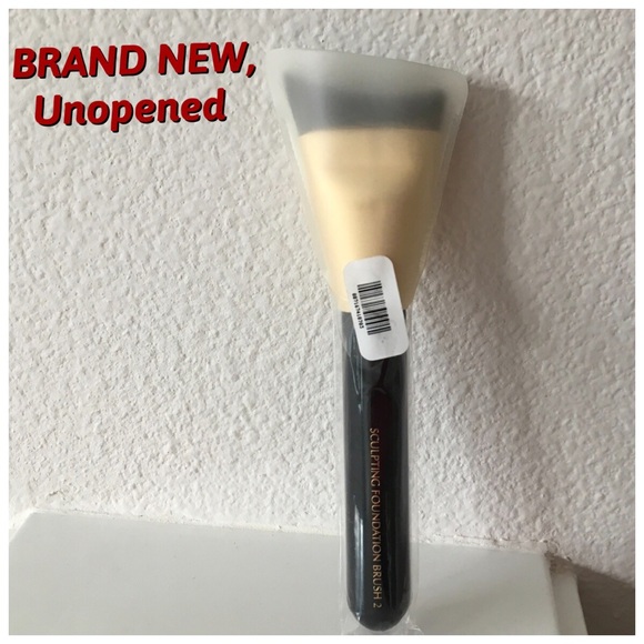 Estee Lauder Other - Estée Lauder Sculpting Foundation Brush - BN